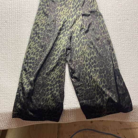 TP Traffic People Women's Wide Leg Green Leopard AOP Pantsuit / Jumpsuit Sz S - Picture 3 of 11